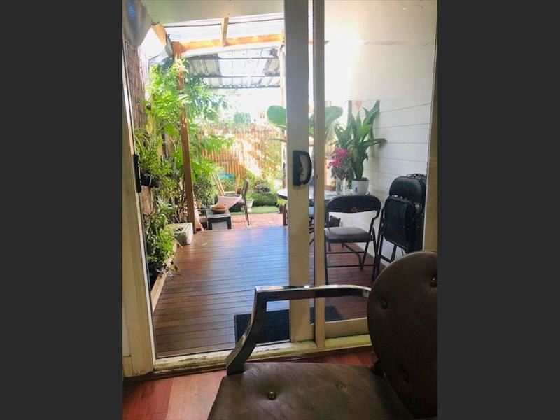 Cần sang shop tóc beauty salon trung tâm Footscray khách ổn định
