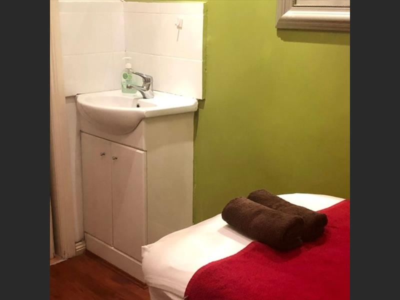 Cần sang shop tóc beauty salon trung tâm Footscray khách ổn định