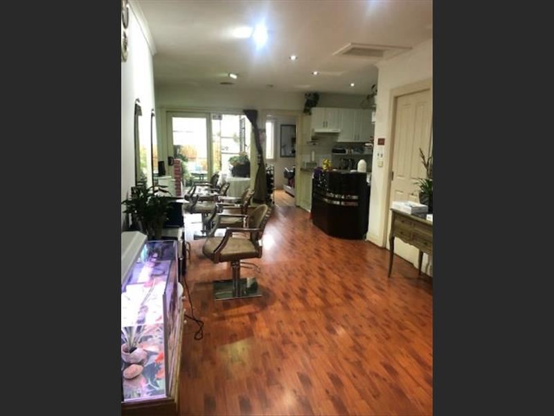 Cần sang shop tóc beauty salon trung tâm Footscray khách ổn định