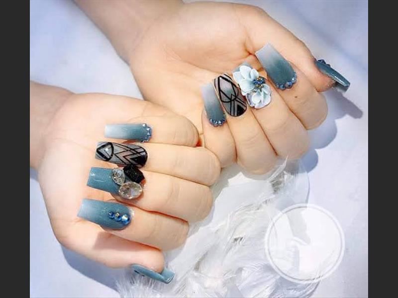 Cần sang shop nail vùng Cranbourne trong shopping Centre