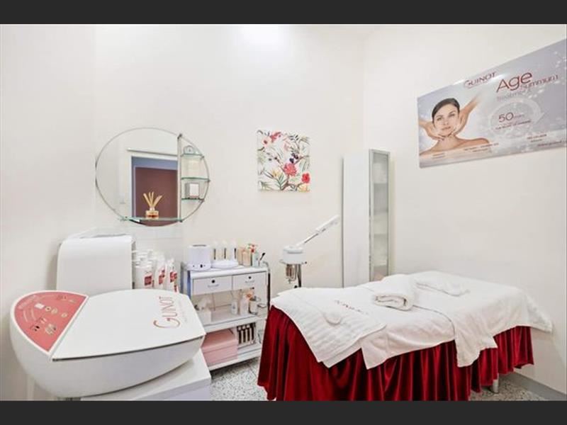 Sang shop Beauty & Lashes income cao trong Westfield Hornsby