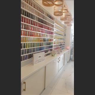 Nail salons càn tuyển thợ sẽ được hướng dẫn làm việc 